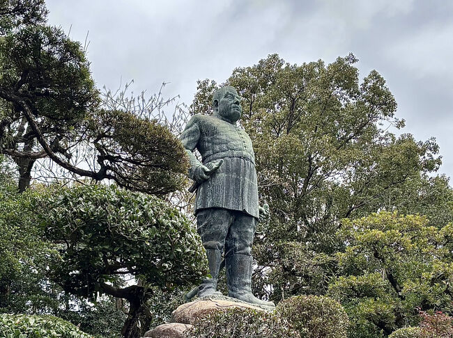 鹿児島市内をウォーキング。<br />近代日本の創設にゆかりある薩摩偉人の生誕地、鹿児島B級グルメを天文館で食べ歩き、フェリーで足を伸ばし桜島を観光しました。<br /><br />鹿児島空港へ8:40にIN、20:20鹿児島空港OUTです。滞在時間ほぼ半日の弾丸旅行です。