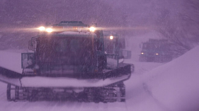 雪上車で宮城蔵王の樹氷訪れる　２つの樹氷　雪上車とロープウエイ１