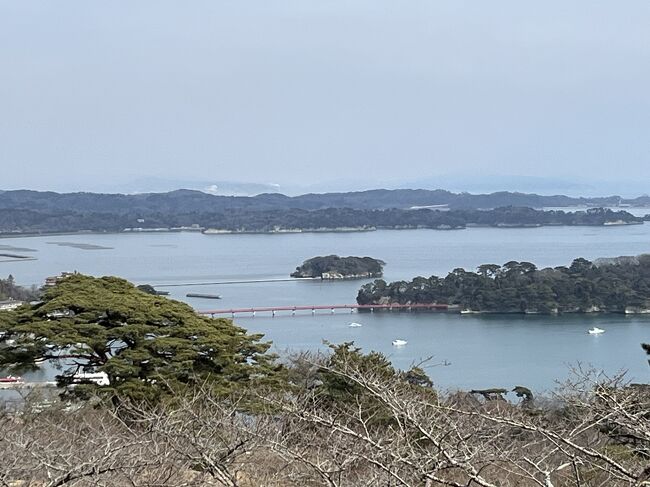 初めて東北地方に行きました。<br />もちろん宮城県も仙台も松島も初めて!<br />寒さを心配していましたが、<br />この時期らしからぬ暖かさで<br />ダウンも脱いで汗ばむ陽気。<br />いいお天気に恵まれました。