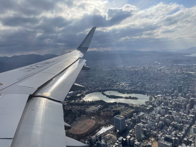 ANAにキュン☆減額マイルで特典航空券が安かったので福岡・長崎旅を計画しました。<br />フライトはお得に取れたものの、ホテル代が異常に高い。一泊3万円なんて出せないのでホテルはカプセルホテルで我慢しました。<br /><br />フライト<br /> 行き:羽田→福岡 4900マイル(通常7000マイル)<br /> 帰り:長崎→羽田 4900マイル(通常7000マイル)<br /><br />宿<br /> 福岡:ホテルキャビナス 4895円(じゃらん)<br /> 長崎:ドーミーイン長崎新地中華街 5900円(じゃらん、クーポン1000円利用、朝食付き)<br /><br />行ったお店<br /> 福岡:めんちゃんこ亭、食堂うめぼし、ウェスト祇園店、資さんうどん、上島珈琲<br /> 長崎:リンガーハット、旬彩ながや、宝雲亭、桃太呂、だしぽんず