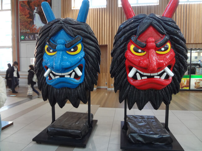 秋田への旅。寒いかと思っていたら、意外と暖かくていい旅ができました。<br />スナップ写真を撮ったので、紹介します。御覧ください。<br />表紙はJR秋田駅構内で撮った赤青のなまはげ