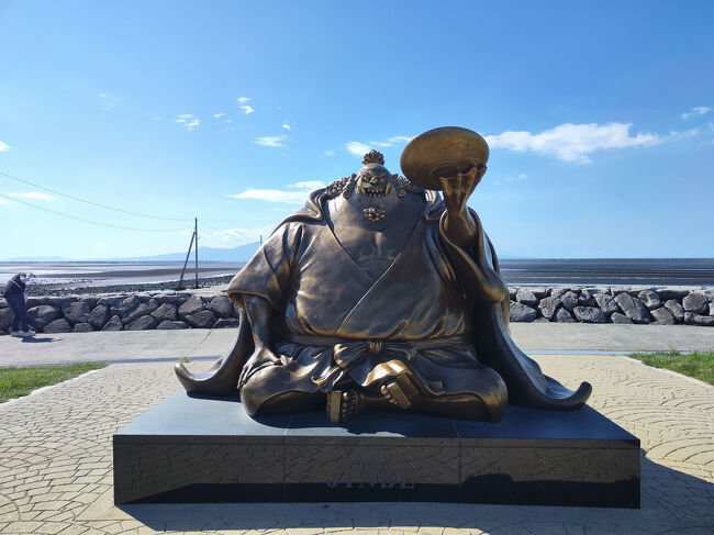 霧島<br />↓<br />白鳥展望所<br />↓<br />人吉の山中へ<br />↓<br />3年前のトラウマを乗り越える<br />↓<br />せんだん轟吊橋<br />↓<br />ジンベエ像<br />↓<br />長部田海床路<br />↓<br />天草で一泊