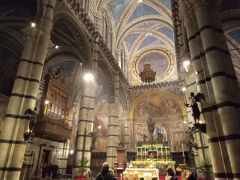 暮らすように旅する魅惑のイタリア27泊～⑩シエナH.Duomoと真夜中のクリスマスミサ