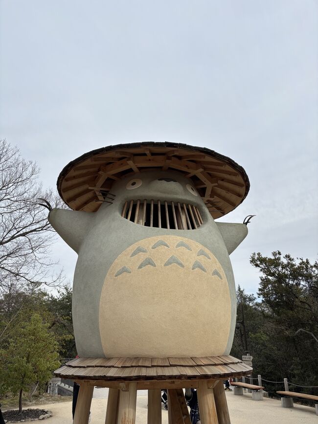 小学校高学年の子供を連れて、春休みに2泊3日の名古屋旅行に行ってきました。<br />メインはジブリパークと名古屋城観光!<br />歩きメインの旅で、筋肉痛との戦いでした。