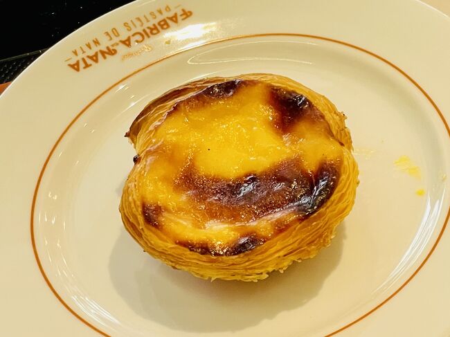 日本ではエッグタルトと呼ばれているパステル・デ・ナタ(pastel de nata)。<br />本場のそれは やっぱり美味かった。