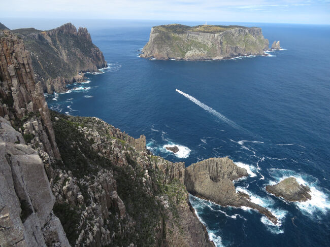 スリー・ケープス・トラック3日目<br />Munro＜7.5km＞Cape Pillar＜7.5km＞Munro＜3.5km＞Retakunna<br />標準コースタイム：6～7時間<br />