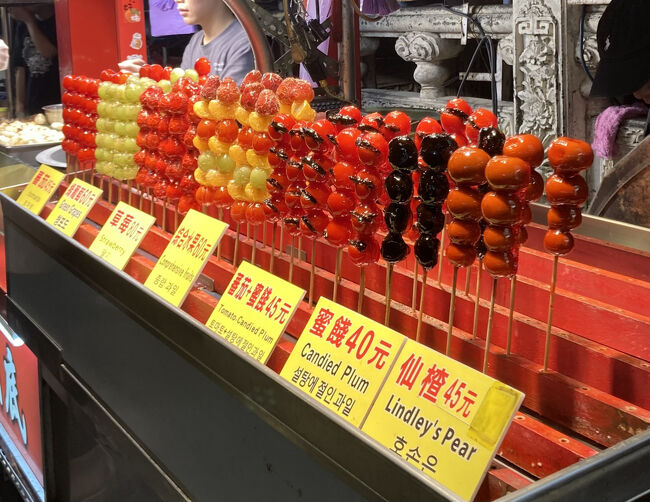空港から市内へはメトロ(MRT)を利用しました。ホテルにチェックインして少し休んでからいざ夜市へ。
