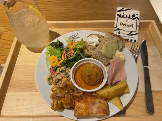2025年4月銀座食べ歩き<br /><br />東銀座のヤムヤムでタイ料理を昼ごはんに。<br />銀座のVenchiでジェラートをおやつに。<br />銀座のスターバックスリザーブでアペリチェーナ<br />という一日。