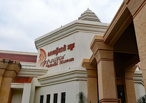 古玩・クメール王朝「最高神ヴィシュヌ」ヒンズー教三大神・アンコールワット・木彫 アンコールワット遺跡群に登場する神々（ヒンドゥー教の神々