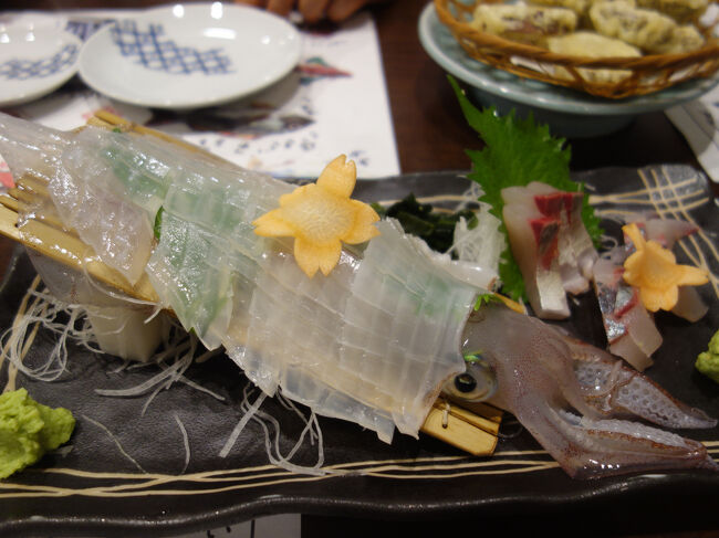 いけ洲居酒屋むつ五郎で烏賊の生き造りをいただきました。