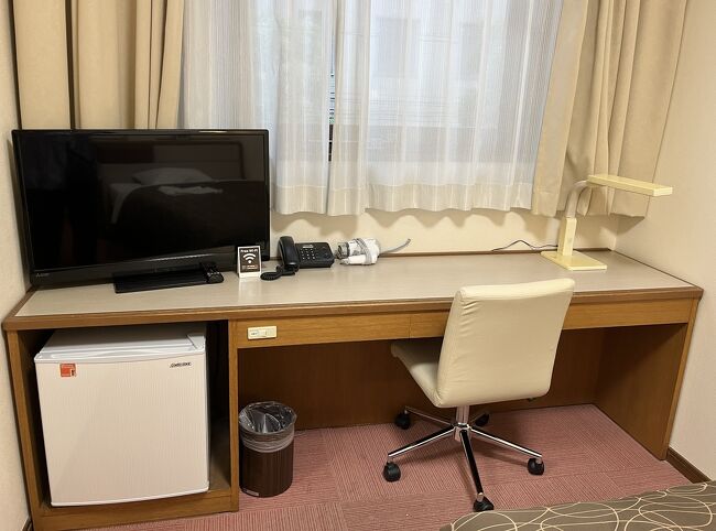 2025年5月8日（木）から13日（火）恒例の福岡旅をしました。友達や従妹と会い、ランチやお茶や夕食、おしゃべりを楽しみ、日帰りバス旅行にも2回行き、新緑の福岡・佐賀・熊本を旅し、いろいろしでかしながらも、心もお腹も癒されて満たされて戻りました。その旅行記です。①②③・・は旅行記の番号です。⑪までありますので、宜しければご覧ください。主な行程は以下の通りです。●が該当旅行記です。<br />1日目　5月8日（木）①自宅・・自宅最寄りのバス停＝リムジンバスにて羽田空港第2ターミナル・・ラウンジ散歩　11：30発ANA251便～福岡着　13：15　ラウンジ・・地下鉄にて空港ー博多駅ーソニックにて小倉　買い物とエステ・・②クラウンヒルズ小倉3連泊<br />2日目　9日（金）③(Ｈ)・・友達とランチ(於：ウエスト)＝お茶(於：ドゥルセアルテ)＝（H）＝従妹とディナー(於：サイゼリア)＝(H)<br />3日目　10日（土）④日帰りバスツアー（H)・・小倉駅＝鏡山展望台＝ランチ（於：玄海にてイカづくし）＝⑤波戸岬ー七ツ釜遊覧＝買い物（於：唐津市ふるさと会館アルピノ）＝小倉　買い物・・（H）<br />4日目　11日（日）⑥日帰りバスツアー（Ｈ）・・小倉駅＝博多駅＝買い物（於：高橋総本舗）＝⑦ランチ（於：ホテルセキア）＝⑥トウモロコシ狩り（於：フルーツの里田原坂）＝⑧薔薇鑑賞（於：フードバル熊本）＝買い物（於：永田パン、白い貴婦人）＝博多駅・・●⑨博多駅前エスビーホテル2連泊<br />5日目　12日（月）⑩(Ｈ)・・博多駅ー原田ー博多＝天神散歩（ワンビル）とランチ(於：うみの食堂)と買い物(ミーナ天神)＝博多駅・・(Ｈ)<br />6日目　13日（火）⑪(Ｈ)・・博多駅ー福岡空港・・ラウンジ　11：00発　ANA248～羽田空港着　12：45＝リムジンバスにて自宅最寄りのバス停‥娘宅ーカイロ（整体）＝自宅