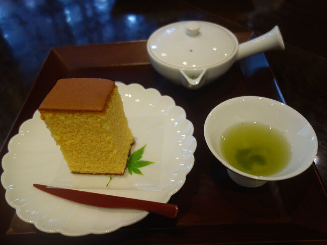 匠寛堂茶房玉響で玉露とできたてのカステラをいただきました。