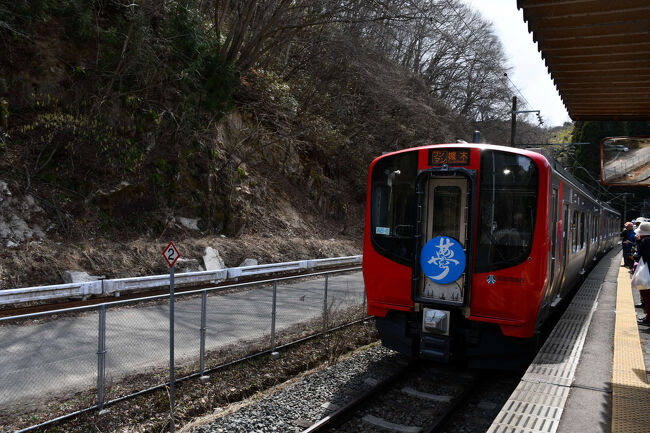 仙台空港でどこへ行こうかと思案していると、仙台圏の鉄道とバスが二日間乗り放題というのが目に留まりました。南に向かうと阿武隈急行電鉄で途中まで行けるというので、試してみました。福島までの路線でしたが、阿武隈川の渓谷などを眺めながらの楽しい旅でした。<br /><br /><br />