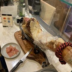 出張のついでに、"山形" を街歩き（その3）居酒屋難民となり、"肉バル Pisorina" へ。"無料のお通しがこんな生ハム" な店だった！