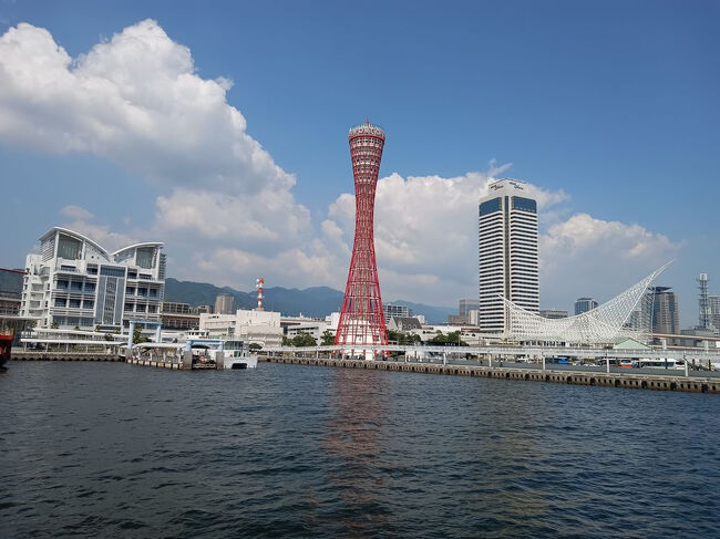 弾丸海外の旅とか、マニアックな国内の旅を好む私ですが、<br />たまには「ベタ」(関西芸人がいうところの定番中の定番の意)<br />な観光地を訪れることがあります。<br />今回は、兵庫県の「WESTERポイント修行で姫路城&神戸港めぐり」をご紹介します。<br />youtubeチャンネル<br />https://www.youtube.com/channel/UCNr4mIN6HdURGFu03WUrSpA<br /><br />★「ベタ」な観光地シリーズ<br /><br />利尻島(ペシ岬・オタトマリ沼)&礼文島(桃岩)&チャーメン(北海道)<br />https://4travel.jp/travelogue/11675230<br />稚内(宗谷岬・大沼・氷雪の門・ノシャップ岬)&サロベツ原野&たこしゃぶ(北海道)<br />https://4travel.jp/travelogue/11674774<br />網走(刑務所&天都山&網走監獄&流氷砕氷船&流氷物語号)(北海道)<br />https://4travel.jp/travelogue/11694046<br />釧路湿原&SL冬の湿原号&かき弁当&タチポン&チャンチャン焼き&ルイベ&つぶ貝(北海道)<br />https://4travel.jp/travelogue/11694930<br />釧路湿原&霧多布&東根室駅&納沙布岬&春国岱&風連湖&尾岱沼&エスカロップ(北海道)<br />https://4travel.jp/travelogue/11681629<br />野付半島&トドワラ&開陽台&摩周湖&屈斜路湖&硫黄山&阿寒湖&オンネトー(北海道)<br />https://4travel.jp/travelogue/11681941<br />旭山動物園&べこ餅&昆布巻き(北海道)<br />https://4travel.jp/travelogue/11693380<br />美瑛(望岳台・青い池)&サーモンパーク千歳&支笏湖&旭川ラーメン(北海道)<br />https://4travel.jp/travelogue/11675732<br />幸福駅&愛国駅&ばんえい競馬&豚丼&インデアンカレー&ほっきめし(北海道)<br />https://4travel.jp/travelogue/11680924<br />エスコンフィールドでスープカレー&北海道開拓の村で馬車鉄道(北海道)<br />https://4travel.jp/travelogue/11854323<br />積丹半島&洞爺湖&有珠山&昭和新山&ジンギスカン&えびそば(北海道)<br />https://4travel.jp/travelogue/11682793<br />ウトナイ湖&登別温泉&地球岬&ニセコ&二股ラジウム温泉&江差&室蘭カレーラーメン&にしんそば(北海道)<br />https://4travel.jp/travelogue/11699886<br />ニセコ(北海道)<br />http://4travel.jp/travelogue/10557930<br />美瑛&青い池(北海道)<br />https://4travel.jp/travelogue/10417987<br />幸福駅&ばんえい競馬(北海道)<br />http://4travel.jp/travelogue/10417731<br />函館(元町・五稜郭)&トラピスト修道院&いかめし&いかそうめん&やきとり弁当&ラッキーピエロ(北海道)<br />https://4travel.jp/travelogue/11698029<br />高山稲荷神社&鶴の舞橋(青森)<br />https://4travel.jp/travelogue/11404300<br />下北半島(青森)<br />http://4travel.jp/traveler/satorumo/album/10437472/<br />岩木山&こみせ(青森)<br />http://4travel.jp/travelogue/10557256<br />田んぼアート(青森)<br />http://4travel.jp/travelogue/10993533<br />弘前&十二湖(青森)<br />http://4travel.jp/traveler/satorumo/album/10490992/<br />三陸海岸&蕪島&龍飛崎&高山稲荷神社&鶴の舞橋&大潟富士&鬼首かんけつ泉(岩手県&青森県&秋田県&宮城県)<br />https://4travel.jp/travelogue/11697409<br />花巻温泉郷“大沢温泉湯治屋”(岩手)<br />https://4travel.jp/travelogue/11786403<br />わんこそば&盛岡冷麺&盛岡じゃじゃ麺&中尊寺&毛越寺(岩手)<br />https://4travel.jp/travelogue/11692198<br />平泉&伊豆沼・内沼の白鳥&松島(岩手&宮城)<br />https://4travel.jp/travelogue/11499615<br />南三陸&気仙沼&陸前高田&気仙沼ホルモン&せりうどん(宮城&岩手)<br />https://4travel.jp/travelogue/11684305<br />鳴子峡&分水嶺&川渡菜の花畑&厳美渓&金ヶ崎&鉛温泉(藤三旅館)&イギリス海岸(岩手&宮城&山形)<br />https://4travel.jp/travelogue/11696938<br />鳴子温泉郷“いさぜん旅館”(宮城)<br />https://4travel.jp/travelogue/11786759<br />石巻(日和山公園)&金華山&石巻焼きそば&牛タン&笹かまぼこ&萩の月(宮城)<br />https://4travel.jp/travelogue/11678547<br />多賀城(宮城)<br />http://4travel.jp/traveler/satorumo/album/10688179/<br />仙台光のページェント(宮城)<br />http://4travel.jp/travelogue/11207650<br />宮城蔵王キツネ村(宮城)<br />https://4travel.jp/travelogue/11345894<br />妙乃湯温泉&十和田プリンスホテルに泊まる角館&田沢湖&乳頭温泉<br />&十和田湖(秋田)<br />https://4travel.jp/travelogue/11600220<br />秋田竿灯まつり(秋田)<br />http://4travel.jp/travelogue/10941648<br />上山温泉“古窯”&蔵王お釜(山形)<br />https://4travel.jp/travelogue/11618311<br />肘折温泉“ゑびす屋”&ひまわりラーメン(山形)<br />https://4travel.jp/travelogue/11857341<br />山寺(山形)<br />http://4travel.jp/traveler/satorumo/album/10785796<br />蔵王&天元台(山形)<br />http://4travel.jp/travelogue/10571930<br />蔵王樹氷(山形)<br />http://4travel.jp/traveler/satorumo/album/10450750/<br />天童の人間将棋(山形)<br />http://4travel.jp/traveler/satorumo/album/10768677<br />海鮮食べ放題バスツアー (山形)<br />http://4travel.jp/travelogue/11048424<br />松島海岸(五大堂)&霞城公園&山寺&笹かまぼこ&牛タン&萩の月(山形・宮城)<br />https://4travel.jp/travelogue/11673038<br />月山&山形花笠まつり&仙台七夕(山形・宮城)<br />http://4travel.jp/traveler/satorumo/album/10557069/<br />“るーぷる仙台”で市内観光&牛タン&仙台大観音(宮城)<br />https://4travel.jp/travelogue/11642389<br />奥州三名湯のひとつ・飯坂温泉 “平野屋旅館”(福島)<br />https://4travel.jp/travelogue/11816073<br />裏磐梯&会津若松(飯盛山・鶴ヶ城)&旧熱塩駅&ソースカツ丼&喜多方ラーメン(福島)<br />https://4travel.jp/travelogue/11677684<br />いわき湯本温泉&勿来の関&ダチョウ王国&牛久大仏&円盤餃子&メヒカリ料理&あんこう鍋(福島&茨城)<br />https://4travel.jp/travelogue/11688171<br />カシマサッカースタジアム&真壁(茨城)<br />http://4travel.jp/travelogue/10556710<br />日光(東照宮・二荒山神社・輪王寺・中禅寺湖・戦場ヶ原・杉並木・日光ゆば)(栃木)<br />https://4travel.jp/travelogue/11680179<br />日光東照宮(栃木)<br />http://4travel.jp/traveler/satorumo/album/10428289/<br />奥日光(栃木)<br />http://4travel.jp/traveler/satorumo/album/10420786/<br />浅間山・伊香保・赤城(群馬)<br />http://4travel.jp/traveler/satorumo/album/10422735/<br />休園中の東京ディズニーリゾート(千葉)<br />https://4travel.jp/travelogue/11637906<br />豪徳寺&東急歌舞伎町タワー&麻布台ヒルズ(東京)<br />https://4travel.jp/travelogue/11949346<br />築地場外市場で海鮮丼&目黒寄生虫館&トキワ荘マンガミュージアム(東京)<br />https://4travel.jp/travelogue/11840834<br />地域割でビジホに泊まって、シズラーサラダバー&きづなすし食べ放題&ちゃんこ巴潟&秋田屋&タイヤ公園(東京)<br />https://4travel.jp/travelogue/11802675<br />小笠原・父島(東京)<br />https://4travel.jp/travelogue/11709131<br />東京オリンピックとパラリンピックの合間の国立競技場(東京)<br />https://4travel.jp/travelogue/11707681<br />迎賓館&参議院(東京)<br />https://4travel.jp/travelogue/11351073<br />日本橋(東京)<br />http://4travel.jp/traveler/satorumo/album/10441213/<br />羽田空港国際線ターミナル(東京)<br />http://4travel.jp/traveler/satorumo/album/10539371/<br />皇居乾通り 一般公開 (東京)<br />http://4travel.jp/travelogue/11024669<br />汐留&築地市場&浅草サンバカーニバル&お台場(東京)<br />http://4travel.jp/travelogue/11176644<br />御徒町&根津・千駄木下町まつり(東京)<br />http://4travel.jp/travelogue/11193818<br />GoTo利用で、港の見える丘公園&山下公園&川崎大師&サンマーメン&崎陽軒&ペルー料理(神奈川)<br />https://4travel.jp/travelogue/11683577<br />横浜中華街(神奈川)<br />http://4travel.jp/travelogue/11017433<br />JR鶴見線&沖縄・ブラジルタウン(神奈川)<br />http://4travel.jp/travelogue/11174874<br />本栖湖(ダイヤモンド富士)&精進湖&西湖&河口湖&忍野八海&山中湖&吉田うどん(山梨)<br />https://4travel.jp/travelogue/11690110<br />甲府&勝沼(山梨)<br />http://4travel.jp/travelogue/10448050<br />新倉山浅間公園(山梨)<br />https://4travel.jp/travelogue/11402660<br />志賀高原(蓮池・横手山・渋峠)&地獄谷野猿公苑&渋温泉(長野)<br />https://4travel.jp/travelogue/11671297<br />上高地&乗鞍(長野)<br />https://4travel.jp/travelogue/11669121<br />御柱祭(長野)<br />http://4travel.jp/travelogue/11137940<br />白馬&志賀高原(長野)<br />http://4travel.jp/travelogue/10472912<br />妙高高原(苗名滝・燕温泉・いもり池)&長野電鉄ゆけむり&信州そば&馬刺し(新潟&長野)<br />https://4travel.jp/travelogue/11671894<br />高岡&氷見&べるもんた&花嫁のれん&氷見うどん&寿司くいねぇ(富山&石川)<br />https://4travel.jp/travelogue/11675989<br />五箇山(相倉)&金沢おでん&治部煮(富山&石川)<br />https://4travel.jp/travelogue/11669969<br />加賀温泉郷(片山津・山代・山中・粟津)の総湯巡り(石川)<br />https://4travel.jp/travelogue/11747042<br />癒しのリゾート・加賀の幸 ホテルアローレ&白山市白峰&加賀東谷&加賀橋立(石川)<br />https://4travel.jp/travelogue/11716594<br />熊川宿&蘇洞門遊覧船&小浜西組&へしこ&鯖寿司(福井)<br />https://4travel.jp/travelogue/11697174<br />地域割でビジホに泊まって、静岡おでん&とろろ汁&金目鯛&イルカ料理&深海魚丼&こっこ&のっぽパン&安倍川餅(静岡)<br />https://4travel.jp/travelogue/11807138<br />富士山本宮浅間大社&花沢の里&御前崎&浜岡砂丘&中田島砂丘&富士宮焼きそば&スマル亭&鰻料理(静岡)<br />https://4travel.jp/travelogue/11688576<br />大井川の吊橋 “青部の吊橋&塩郷の吊橋&両国吊橋”(静岡)<br />http://4travel.jp/travelogue/11018704<br />熱海(静岡)<br />http://4travel.jp/traveler/satorumo/album/10448691/<br />地域割でビジホに泊まって、TKG食べ放題&鉄板イタリアン&味噌カツ&きしめん(愛知)<br />https://4travel.jp/travelogue/11806868<br />地域割でビジホに泊まって、鶏ちゃん&漬物ステーキ&各務原キムチ&コガネパン&サガミの味噌煮込みうどん(岐阜)<br />https://4travel.jp/travelogue/11803413<br />平湯温泉&高山&古川&白川郷&朴葉味噌&飛騨牛寿司(岐阜)<br />https://4travel.jp/travelogue/11669908<br />樽見鉄道、養老鉄道で谷汲山華厳寺(岐阜)<br />https://4travel.jp/travelogue/11518114<br />近鉄特急“しまかぜ“で行く伊勢志摩(三重)<br />https://4travel.jp/travelogue/11641207<br />鶏焼肉&鬼ヶ城&熊野那智大社&那智滝&紀伊勝浦(三重&和歌山)<br />https://4travel.jp/travelogue/11661658<br />関宿&土山宿&信楽&亀山みそ焼きうどん&近江ちゃんぽん&鮒寿司(三重&滋賀)<br />https://4travel.jp/travelogue/11689543<br />滋賀県民割でビジホに泊まって、うばがもち&水無月&近江ステーキ牛弁当&宿場そば&草津川跡地公園&草津宿(滋賀)<br />https://4travel.jp/travelogue/11769712<br />琵琶湖遊覧船“ミシガン“&坂本&三井寺&石山寺&しじみ料理(滋賀)<br />https://4travel.jp/travelogue/11658185<br />琵琶湖テラス&近江舞子&焼鯖そうめん&彦根城(滋賀)<br />https://4travel.jp/travelogue/11658781<br />比叡山延暦寺(滋賀)<br />http://4travel.jp/traveler/satorumo/album/10520650/<br />全国割でビジホに泊まって、コロラドコーヒーマッサン&とようけ茶屋の湯豆腐膳&ハマムラのからしそば(京都)<br />https://4travel.jp/travelogue/11815863<br />“季節外れのカニフルコースと天橋立”日帰りバスツアー(京都)<br />https://4travel.jp/travelogue/11763657<br />府民割でビジホに泊まって、にしんそば&たぬきうどん&祇園小石&小川珈琲&今井食堂&たかばしラーメン&からふね屋&けいらんうどん&東洋亭(京都)<br />https://4travel.jp/travelogue/11774236<br />府民割でビジホに泊まって、京漬物バイキング&壱銭洋食&ちりめん山椒&京風ラーメン(京都)<br />https://4travel.jp/travelogue/11720891<br />京都府民割でビジホに泊まって、辻利抹茶&京うどん&天下一品ラーメン&ゴリラ飯(京都)<br />https://4travel.jp/travelogue/11723498<br />京都府民割でビジホに泊まって、嵯峨野トロッコ列車&サンガスタジアム&スパでリラクゼーション(京都)<br />https://4travel.jp/travelogue/11725069<br />京都府民割で民宿に泊まって、美山かやぶきの里&民宿みやま(京都)<br />https://4travel.jp/travelogue/11727104<br />京都府民割でビジホに泊まって、たぬきうどん&卓袱うどん&木の葉丼&衣笠丼&京極かねよ&志津屋&都野菜賀茂(京都)<br />https://4travel.jp/travelogue/11727093<br />世界遺産“平等院・宇治上神社”&わらびもち・抹茶パフェ(京都)<br />https://4travel.jp/travelogue/11729146<br />五山送り火&石清水八幡宮(京都)<br />https://4travel.jp/travelogue/11591927<br />北野天満宮(京都)<br />http://4travel.jp/travelogue/10647630<br />祇園(京都)<br />http://4travel.jp/traveler/satorumo/album/10425367/<br />南禅寺&永観堂(京都)<br />https://4travel.jp/travelogue/11347150<br />職場のマダム達と行く箕面大滝(大阪)<br />https://4travel.jp/travelogue/11960824<br />今宮戎神社の“十日戎”(大阪)<br />https://4travel.jp/travelogue/11921941<br />おぢ1人で初めてのUSJ(ユニバーサル・スタジオ・ジャパン)(大阪)<br />https://4travel.jp/travelogue/11738276<br />大阪府民割でビジホに泊まって、くら寿司&やまや&大阪ナポリタン&やよい軒&星野珈琲&焼肉ライク&鳴門鯛焼&りくろーおじさん(大阪)<br />https://4travel.jp/travelogue/11768764<br />大阪府民割でビジホに泊まって、ターリー&世界の山ちゃん&丸福珈琲店&満マン&笑卵&鶴橋風月&梅蘭&鳥貴族(大阪)<br />https://4travel.jp/travelogue/11767068<br />大阪府民割でビジホに泊まって、赤垣屋&会津屋のたこ焼き&ローマ軒&空庭温泉&パキスタンレストランムガル(大阪)<br />https://4travel.jp/travelogue/11765305<br />大阪府民割でビジホに泊まって、スシロー&英国屋&堀江ブルー&太陽のトマト麺&八尾空港&大阪沖縄タウン(大阪)<br />https://4travel.jp/travelogue/11764686<br />大阪府民割でビジホに泊まって、うどんすき&551蓬莱&串カツ田中&象印食堂&ねぎ焼やまもと&玄品ふぐ(大阪)<br />https://4travel.jp/travelogue/11736253<br />大阪府民割でビジホに泊まって、大起水産&家族亭&上島珈琲店&どでか寿司&かに道楽&大阪王将&鳥貴族(大阪)<br />https://4travel.jp/travelogue/11737124<br />百舌鳥・古市古墳群 -古代日本の墳墓群-(大阪)<br />https://4travel.jp/travelogue/11617730<br />休園中のユニバーサル・スタジオ・ジャパン(大阪)<br />https://4travel.jp/travelogue/11635175<br />太陽の塔(大阪)<br />https://4travel.jp/travelogue/11401104<br />駅裏登山道からの竹田城跡&舞鶴赤れんがパーク&舞鶴肉じゃが(兵庫&京都)<br />https://4travel.jp/travelogue/11661320<br />湯村温泉“伯雲亭”&出石そば(兵庫)<br />https://4travel.jp/travelogue/11850026<br />WESTERポイント修行で姫路城・神戸港めぐり(兵庫)<br />https://4travel.jp/travelogue/11978273<br />神戸街めぐり1dayクーポンを利用して“北野&メリケンパーク&鉄人28号モニュメント&南京町”(兵庫)<br />https://4travel.jp/travelogue/11759423<br />姫路城&明石(兵庫)<br />https://4travel.jp/travelogue/11613889<br />西村屋ホテル招月庭に泊まる城崎温泉(兵庫)<br />https://4travel.jp/travelogue/11476360<br />余部鉄橋&城崎温泉(兵庫)<br />http://4travel.jp/travelogue/10996105<br />余部鉄橋(兵庫)<br />http://4travel.jp/traveler/satorumo/album/10449422/<br />城崎温泉&餘部鉄橋&鳥取砂丘&牛骨ラーメン&とうふちくわ&白バラコーヒー(兵庫&鳥取)<br />https://4travel.jp/travelogue/11659859<br />飛鳥&長谷寺&室生字&三輪そうめん&柿の葉寿司&葛餅(奈良)<br />https://4travel.jp/travelogue/11672622<br />近鉄特急「ひのとり」で奈良公園(奈良)<br />https://4travel.jp/travelogue/11640199<br />室生寺&今井町&飛鳥(奈良)<br />https://4travel.jp/travelogue/11533691<br />東大寺&奈良公園(奈良)<br />http://4travel.jp/traveler/satorumo/album/10531427/<br />さくらライナーで吉野(奈良)<br />https://4travel.jp/travelogue/11755167<br />寅年に信貴山&ケーブル廃線跡(奈良)<br />https://4travel.jp/travelogue/11755686<br />日本のエーゲ海・白崎海洋公園(和歌山)<br />https://4travel.jp/travelogue/11868933<br />名残り桜の紀三井寺&しらす丼(和歌山)<br />https://4travel.jp/travelogue/11750742<br />高野山&南海電鉄「こうや」&「天空」&極楽橋駅&ごま豆腐(和歌山)<br />https://4travel.jp/travelogue/11668540<br />ホテル浦島&潮岬&めはりずし&茶飯&金山寺味噌(和歌山)<br />https://4travel.jp/travelogue/11662693<br />ハワイ海岸&倉吉土塀の街&恋山形駅&宮本武蔵の里&平福(鳥取&岡山&兵庫)<br />https://4travel.jp/travelogue/11660447<br />松江(松江城・宍道湖の夕日・竹島資料館)&出雲大社&&出雲そば(島根)https://4travel.jp/travelogue/11676973<br />三瓶山&石見銀山(大森)&琴ヶ浜&日御碕&大社駅&出雲ぜんざい(島根)https://4travel.jp/travelogue/11677332<br />尾道&大久野島&尾道ラーメン(広島)<br />https://4travel.jp/travelogue/11663945<br />原爆ドーム(広島)<br />http://4travel.jp/traveler/satorumo/album/10450820/<br />錦帯橋&厳島神社&原爆ドーム&平和記念公園&岩国寿司&お好み焼き&あなごめし(広島&山口)<br />https://4travel.jp/travelogue/11695703<br />元乃隅稲荷神社&角島大橋(山口)<br />https://4travel.jp/travelogue/11301055<br />阿波踊り(徳島)<br />http://4travel.jp/travelogue/10588585<br />https://4travel.jp/travelogue/11423710<br />寛永通宝の琴弾公園(香川)<br />http://4travel.jp/traveler/satorumo/album/10450806/<br />自転車7時間で走破したしまなみ海道(愛媛&広島)<br />https://4travel.jp/travelogue/11687226<br />伊予大洲&内子&松山&鯛そうめん(愛媛)<br />https://4travel.jp/travelogue/11666583<br />瀬戸内しまなみ海道サイクリング&内子&米博物館(愛媛)<br />http://4travel.jp/travelogue/10559650<br />高知&鰹タタキ&ウツボ料理&鯨料理&ドロメ(高知)<br />https://4travel.jp/travelogue/11666867<br />四万十川(高知)<br />https://4travel.jp/travelogue/11645952<br />名門大洋フェリーで関門海峡&ふく料理&瓦そば&門司港カレー&ちゃんらー&門司港レトロ観光線(福岡&山口)<br />https://4travel.jp/travelogue/11819499<br />門司港(福岡)<br />http://4travel.jp/traveler/satorumo/album/10422286/<br />三井三池炭鉱 宮原坑&専用鉄道敷跡 (福岡)<br />http://4travel.jp/travelogue/11131058<br />島原半島・神代小路&淡島神社&島原&原城(長崎)<br />https://4travel.jp/travelogue/11645032<br />東山手&グラバー園&大浦天主堂&平和公園(長崎)<br />https://4travel.jp/travelogue/11644090<br />佐世保&出島(長崎)<br />https://4travel.jp/travelogue/11643912<br />軍艦島 (長崎)<br />http://4travel.jp/travelogue/11067774<br />世界屈指の炭酸泉 “長湯温泉”(大分)<br />https://4travel.jp/travelogue/11883306<br />知覧武家屋敷&特攻平和会館&指宿&JR西大山駅&枕崎&加世田&吹上浜&入来麓&藺牟田池&まぐろラーメン(鹿児島)<br />https://4travel.jp/travelogue/11696748<br />JR嘉例川駅&城山公園&西郷隆盛像&桜島&キビナゴの刺身&鶏肉の刺身&さつま揚げ&さつま汁(鹿児島)<br />https://4travel.jp/travelogue/11696011<br />奄美大島(あやまる岬・土盛海岸・マングローブパーク・奄美パーク)&油そうめん&鶏飯&あくまき (鹿児島)<br />https://4travel.jp/travelogue/11673482<br />安宿に泊まって、沖縄郷土料理&B級ご当地グルメ食いまくり(沖縄)<br />https://4travel.jp/travelogue/11813404<br />慶良間諸島“阿嘉島”&消失したばかりの首里城(沖縄)<br />https://4travel.jp/travelogue/11620294<br />那覇(首里城&金城町石畳道&漫湖&沖縄ちゃんぽん&チャンプルー)(沖縄)<br />https://4travel.jp/travelogue/11713222<br />沖縄本島(沖縄)<br />http://4travel.jp/traveler/satorumo/album/10475825/<br />慶良間諸島 “座間味島”(沖縄)<br />http://4travel.jp/travelogue/11012275<br />石垣島(沖縄)<br />https://4travel.jp/travelogue/11531414<br />石垣島(川平湾・名蔵アンパル)&ジューシー&ポーク玉子&ゴーヤチャンプル(沖縄)<br />https://4travel.jp/travelogue/11685510<br />西表島&由布島&竹富島&海ぶどう&ミミガー&八重山そば&ジーマーミ豆腐(沖縄)<br />https://4travel.jp/travelogue/11686198<br />竹富島&小浜島(沖縄)<br />https://4travel.jp/travelogue/11531939<br />路線バスで宮古島&来間島(沖縄)<br />https://4travel.jp/travelogue/11913440<br />路線バスで雨の宮古島&池間島&伊良部島&下地島(沖縄)<br />https://4travel.jp/travelogue/11913829