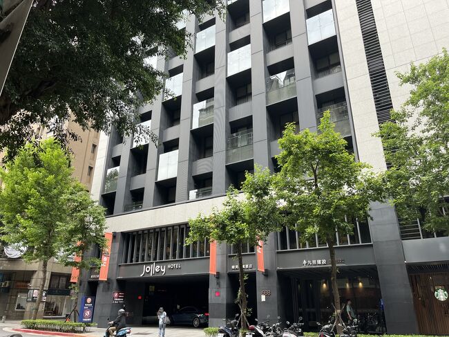 年末年始に続き今回も台湾へ。<br />私は8度目の台湾旅行でした。<br />ジョリーホテルに4泊しました。<br /><br />1日目　関空→台北<br />2日目　迪化街、阿城鵝肉<br />3日目　中正紀念堂、迪化街、カルフール、西門<br />4日目　ホテル近辺のスーパー散策、<br />　　　　台北駅南側散策、松山文創園区、中山<br />5日目　台北→関空