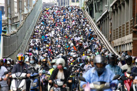 '25年初夏台湾旅行。バイクの洪水と劍潭山からの飛行機。