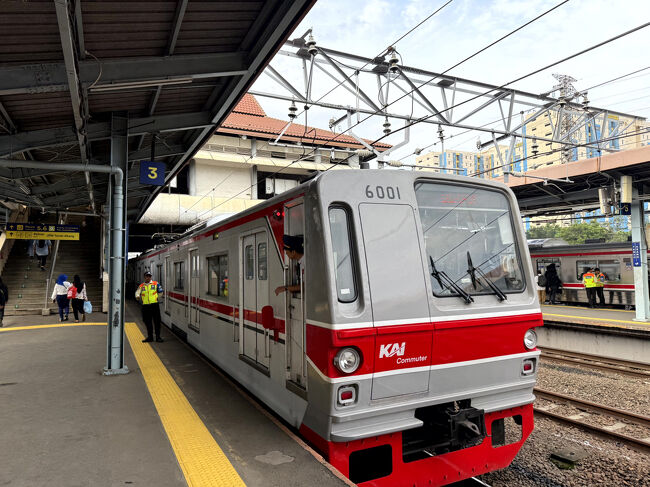2025年4月の乗り鉄旅は、コロナ前から温めていたプラン、スマトラ島南部の路線へ行ってきます。<br /><br />インドネシア・スマトラ島は、南部パレンバン、中部パダン、北部メダンの周辺に路線が分かれていて繋がっていません。このうち南部の区間に乗ってみます。<br /><br />往路の羽田~ジャカルタと復路のシンガポール~羽田は期限が近づいたANAマイルを使った特典航空券、エコノミーで35,000マイル+30,000円ほどでした。