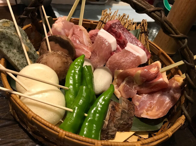 上牧温泉の辰巳館に泊まりました。<br /><br />お風呂がいくつもあって、<br />山下清の壁画の浴場とか、<br />檜風呂とか、<br />そして、<br />秋限定のりんごのお風呂とか、<br />色々入ってみたい。<br /><br />お夕食が、囲炉裏料理、<br />というのも、楽しそう。