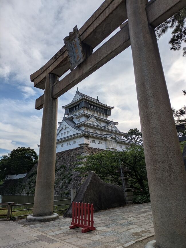 久々の投稿になります!<br />今年最初のお出掛けは、JALの貯まったマイルで福岡空港へ。<br />梅雨に入る直前、ギリギリセーフの二泊三日北九州旅行です。<br /><br />1日目<br />新千歳→福岡空港→小倉(小倉城など)<br />コンフォートホテル小倉泊<br /><br />2日目<br />小倉→門司港→下関<br />コンフォートホテル小倉泊<br /><br />3日目<br />小倉(旦過市場など)→福岡空港→新千歳<br /><br />この回は初日の旅行記です。