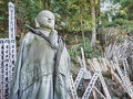 栃木県　卒塔婆の数だけ祈りがある　彼岸と此岸の境界に立つ岩山「岩舟山高勝寺」を参拝してみた　オッサンネコの一人旅
