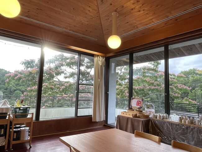 2年ぶりの志摩訪問です<br />予定は…はい いつものように なし<br />強いて言えば、ゆっくり まったり で<br /><br />それが、想定外 我が家の蛇口から水が…出ない んです<br /> (>人<;)<br /><br />親切に、別荘地の管理事務所利用して下さい と言ってくださったのですが、<br />我が家は、お水出ません<br />当日と、次の日我慢しましたが、もう無理<br />ゆっくりするはずが…<br />こんなことになっているなんて<br />なんということでしょう‼️<br />しゅんは なんか いけないことしたかなぁ~~<br /><br />幸いにも、賢島で、予約取れて、移動します。<br />そこで4泊することにしました<br /><br />さっさと退散です <br /><br />ありがとう (^-^) <br />賢島では、想像以上に、ゆっくりリラックスさせていただきました