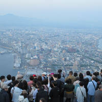 函館山からの夜景　展望台は大混雑