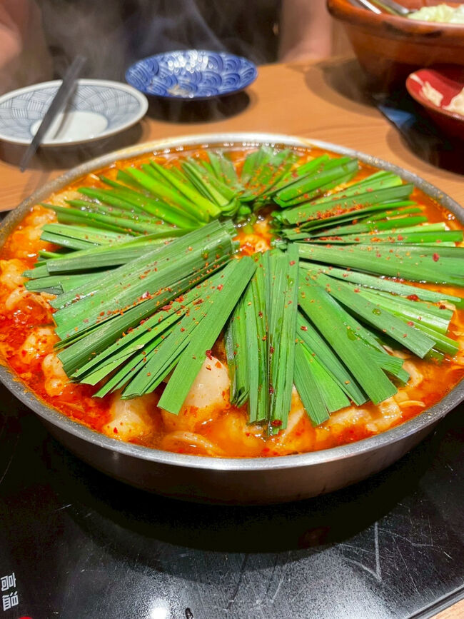 福岡の美味しいもので暑気払いでもしようかと、5月にANAのセールで予約したけどタイミング的には梅雨の真っ只中。 梅雨末期の大雨に当たったら最悪だな~、などと心配していたら、何のことはない6月27日に九州北部は梅雨明けの発表。<br />熱中症厳重警戒が頻発する中、猛暑の福岡を3日間ぶらぶらしてきました。 <br />あ~暑かった(゚Д゚;)<br /><br />初日は、久留米出身のブリヂストン創業者の足跡を尋ねて石橋文化センターへ。<br />その後、久留米ラーメンの名店で感動の昼食。<br />午後は太宰府天満宮を散策して、夕食は博多のもつ鍋店で一杯という旅行記となっております。<br /><br />あまりの暑さに、当初の予定を減らしての観光。 <br />なので訪れた先は少ない旅行記ですが、よろしかったらご覧ください。