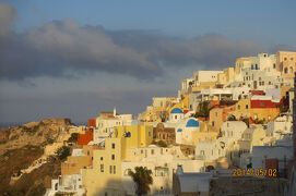 18.サントリーニ　朝焼けに染まるイヤの町
