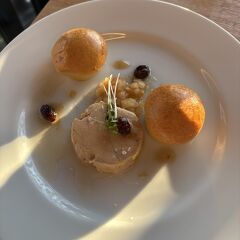 奥方と行ったけど、ほぼ野放しの京都・大阪・奈良【万博④】コロナで行けずの "ハンガリー" にリベンジも、"豪華ディナー" のお代で返り討ち！