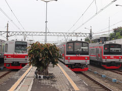 日本から譲渡された電車に乗ってボゴールへ