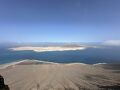 地の果て感たっぷり　スペインカナリア諸島１０　崖の上から対岸の島を見下ろす