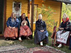 織物、陶芸などの工芸店