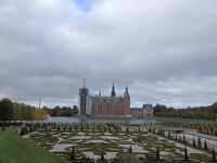 コペンハーゲン近郊さんぽ　フレデリクスボー城とルイジアナ近代美術館