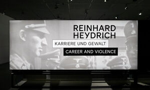 ベルリンでチェコ圧政の歴史をたどる / テロのトポグラフィー 企画展「ラインハルト ハイドリヒ キャリアと暴力」