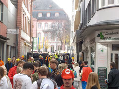 【赤犬の尻尾】マインツ - 祭りの外(あと)