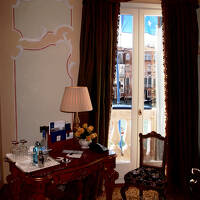 ミシュランガイドとミシュランキー　ブルガリホテル東京，グリッティパレス，ジャヌ東京，山形座瀧波など