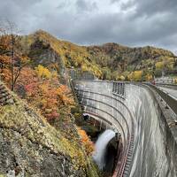 豊平峡ダム紅葉ツアーと定山渓紅葉サウナ満喫、IC札幌クラブラウンジ・プールでのんびりコース