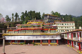 ネパールとブータンに挟まれたかつてのシッキム王国とイギリスの避暑地ダージリン　（２）ルムテク僧院