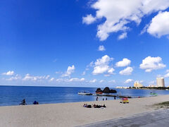 【タイさんの宜野湾の日々】宜野湾市57日目。11月の末、北谷の周りのビーチに行きました。