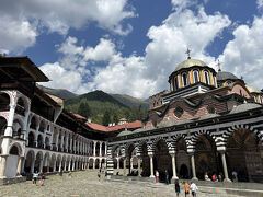 ブルガリア(1)森の中に忽然と／リラの僧院