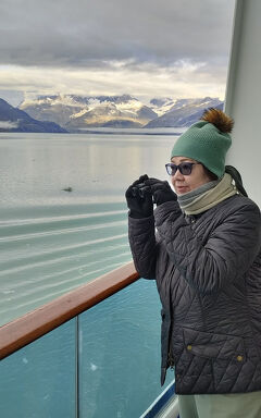 HISアラスカ グレーシャーベイ氷河クルーズ9日間（8）グレッシャーベイの絶景とを楽しみ、海面に浮かぶラッコの姿に心和む。