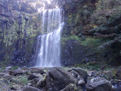 天ケ瀬温泉の桜滝はみごとな姿です。名勝です。