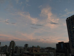 20251220-2 台北 台北火車站着いて、安庭青年旅舍チェックインして、中山捷運站のQBハウスで髪切って。夜は寧夏夜市で鶏肉飯とか。