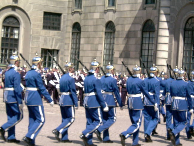王宮・衛兵の交代式・２<br />整然と行進する様子はさすが。