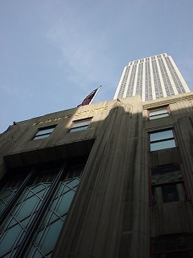 写真におさまりきれません。。。<br />早朝すぎて一番のり、開門もしてませんでした。(^-^;