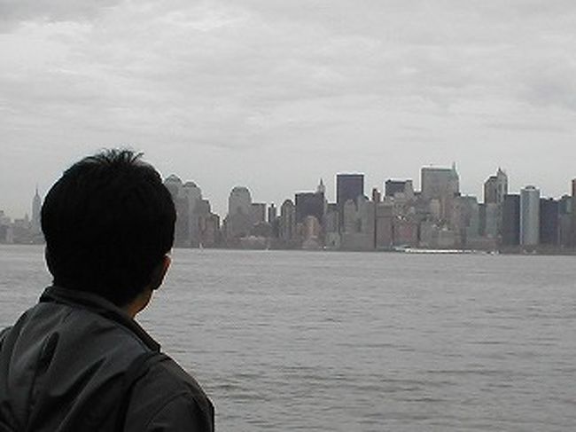 自由の女神からマンハッタンを望む。