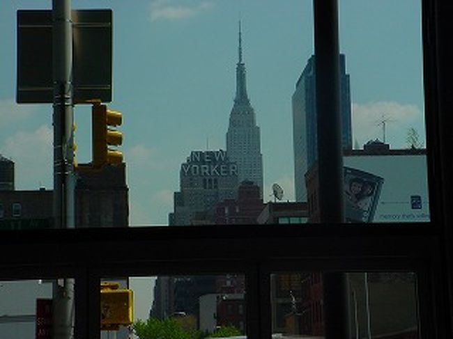 エンパイアステートビル遠景です