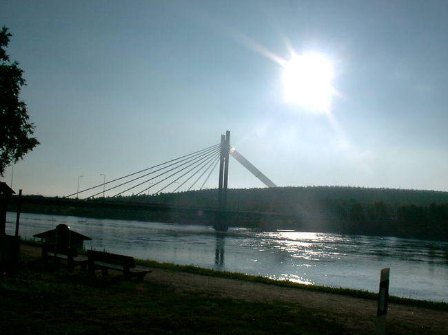 オウナス川とろうそく橋。<br />