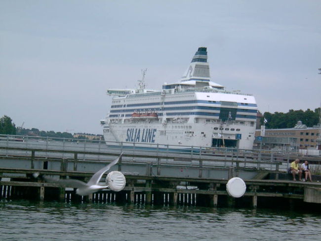 ストックホルムから到着したシリヤライン。<br />船はオリンピア港に到着します。<br />中心地へはトラムですぐにアクセスできます。